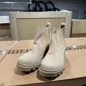 Steve Madden boots 8.5